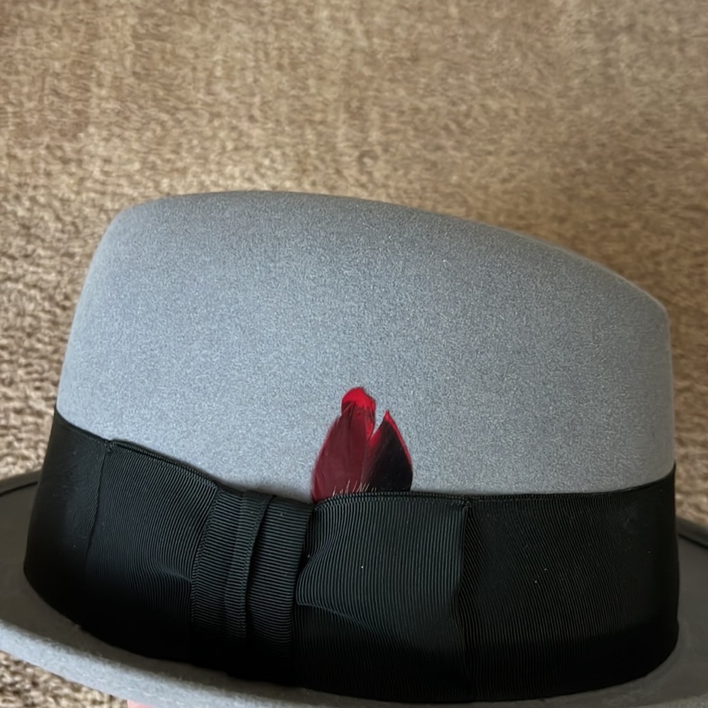 Stetson Royal Grey Fedora Black Ribbon w/ Red Feather - Picture 4 of 10